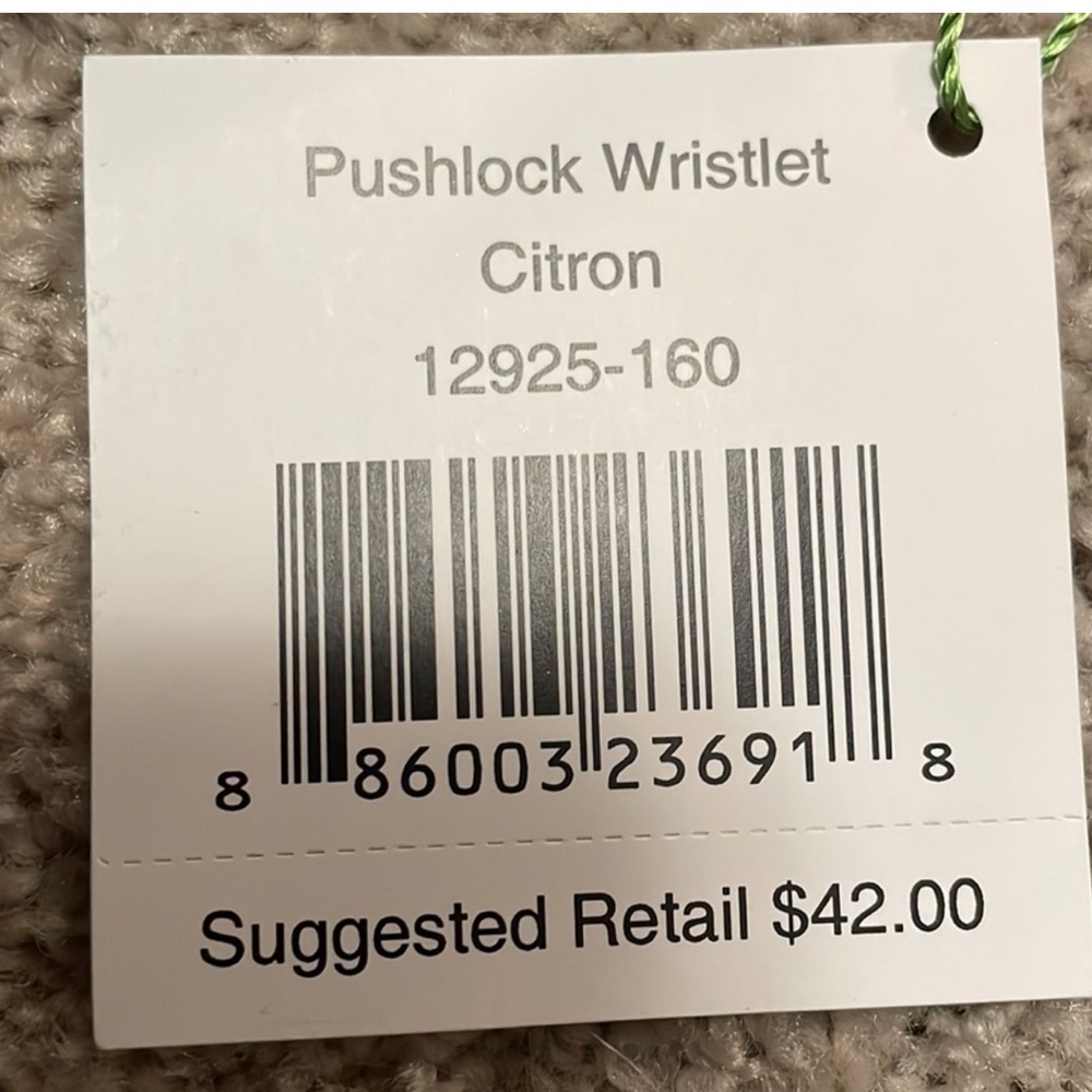 💚🖤𝑽𝑬𝑹𝑨 𝑩𝑹𝑨𝑫𝑳𝑬𝒀💛🖤 Pushlock Wristlet - Picture 10 of 10